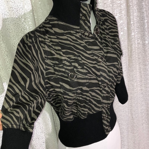 Zebra Crop Jacket - Picture 4 of 6